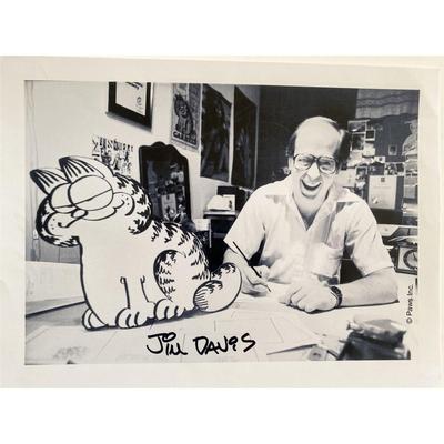 Garfield artist Jim Davis signed photo.