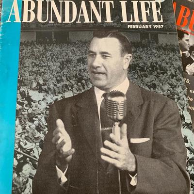 Oral Roberts Abundant Life magazines Lot (6)