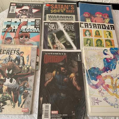Casanova, The initiative, Silver Surfer, Free Scott Pilgrim, Satan's Baby, Lot of 9 comics in sleeves