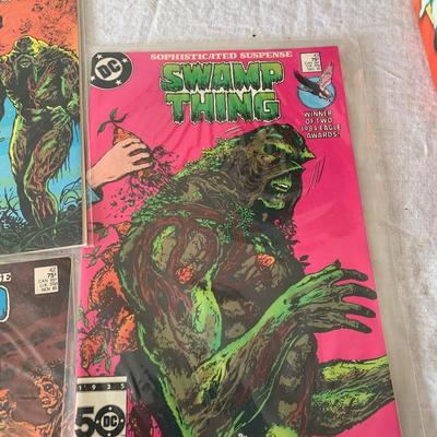 5 Swamp Thing comic books Lot in sleeves