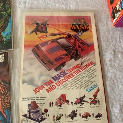 5 Swamp Thing comic books Lot in sleeves