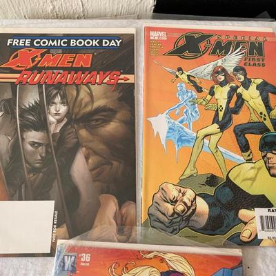 3 X-Men comic books in sleeves Lot