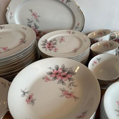HARMONY HOUSE Fine China, Dog Wood (62 total)