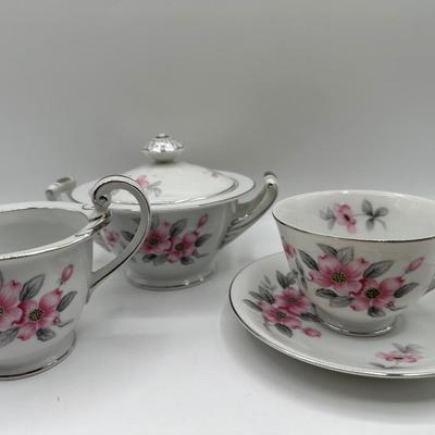 HARMONY HOUSE Fine China, Dog Wood (62 total)