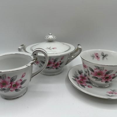 HARMONY HOUSE Fine China, Dog Wood (62 total)