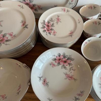 HARMONY HOUSE Fine China, Dog Wood (62 total)