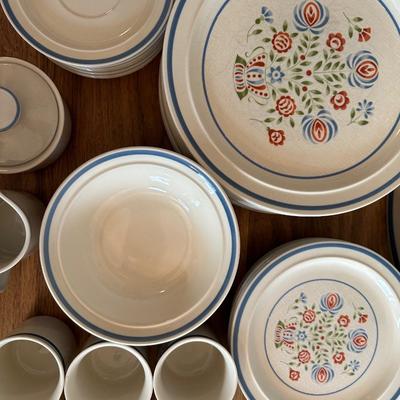 Sun Fashion Stoneware Dish Set