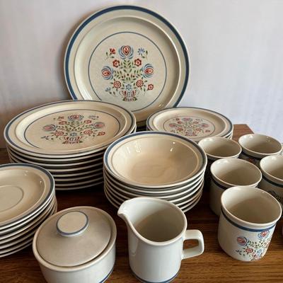 Sun Fashion Stoneware Dish Set