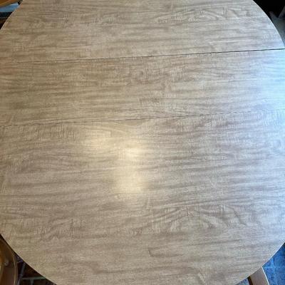 Table W/ Leaf & (6) Chairs