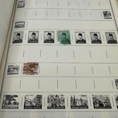 Statesman Stamp Album