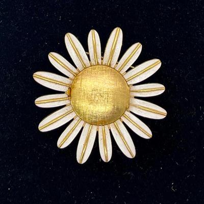 Vintage Retro Daisy Flower brooch Pin