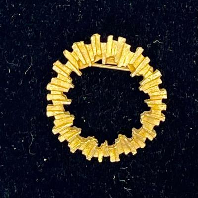 Brooch Pin round gold tone circle 3D unknown maker