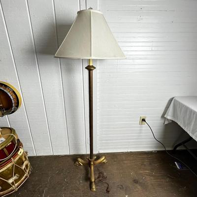 U859 Gold Metal Lion Paws Floor Lamp