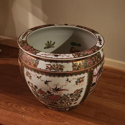 Porcelain Vietnamese bowl with glass top table