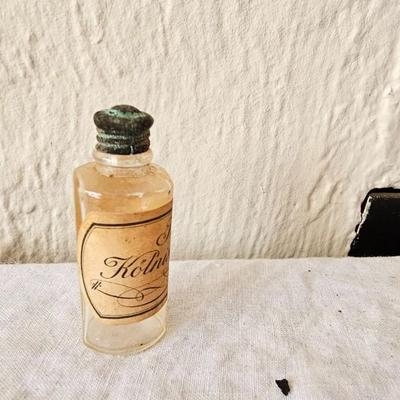 Small antique bottle 1.5"