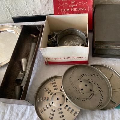 Huge lot of vintage baking items, small Griswold skillet with rust