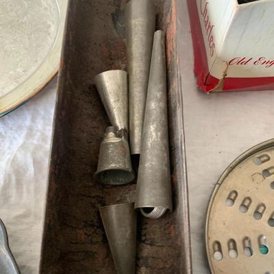 Huge lot of vintage baking items, small Griswold skillet with rust