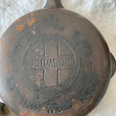 Huge lot of vintage baking items, small Griswold skillet with rust