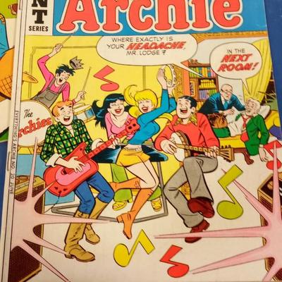 LOT 168 TWO OLD ARCHIE COMIC BOOKS