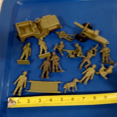 LOT 171 VINTAGE TIMMEE TOY SOLDIERS