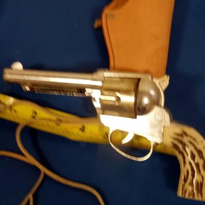 LOT 172 SHOOTIN SHELL CAP GUN WITH ORIGINAL LEATHER HOLSTER