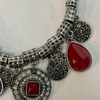 Fashion Jewelry Necklace Silver Tone & red Stones