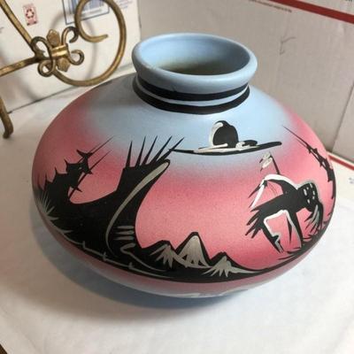 Native American/Navajo Pottery Vase/Bowl Southwestern Signed by Jay 5in x 7.25in in Good Preowned Condition.