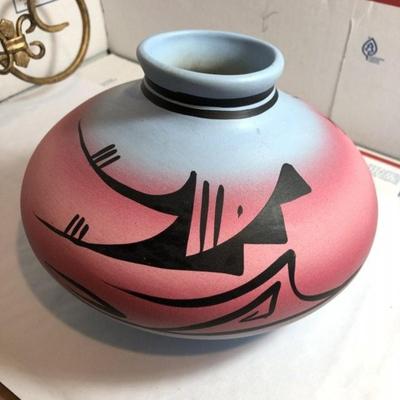 Native American/Navajo Pottery Vase/Bowl Southwestern Signed by Jay 5in x 7.25in in Good Preowned Condition.