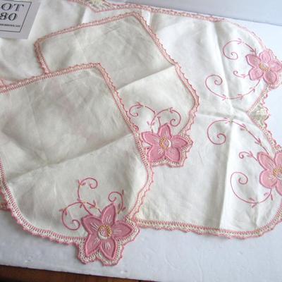 Pretty Matching 3 Piece Doily Set