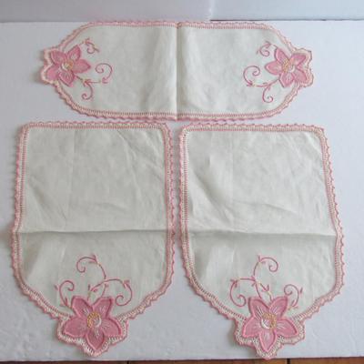 Pretty Matching 3 Piece Doily Set