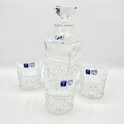 CRYSTAL CLEAR IND. ~ Criss-Cross Vertical Cut ~ Four (4) Piece Set