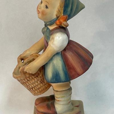 Vintage Hummel Figurine #73 â€œLittle Helperâ€ TMK3