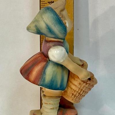 Vintage Hummel Figurine #73 â€œLittle Helperâ€ TMK3