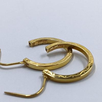 LOT 27: 18K Yellow Gold Italian Hoop Earrings Tw 1.67g