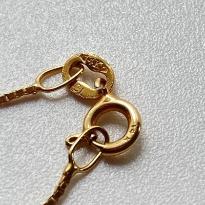 LOT 69J: Multi-Color Jade MK CI Italy Gold Swan Pendant Necklace - 14K., Tw 3.07g, 16