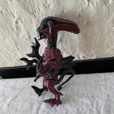 1992 Kenner Alien Action Figure BULL ALIEN 6â€ Head Ramming Action