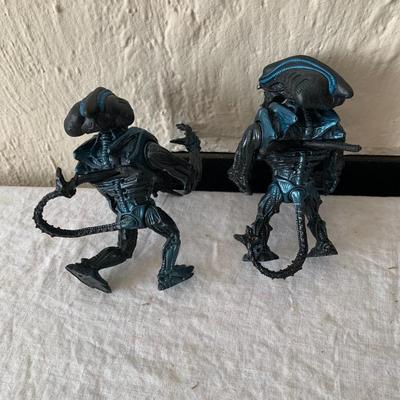 Pair of Alien action figures