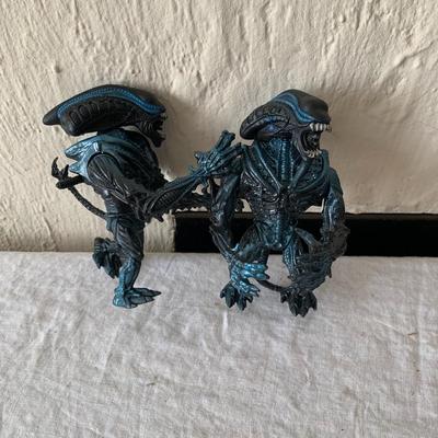 Pair of Alien action figures