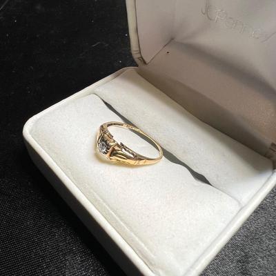 Gold and Diamond Ring.