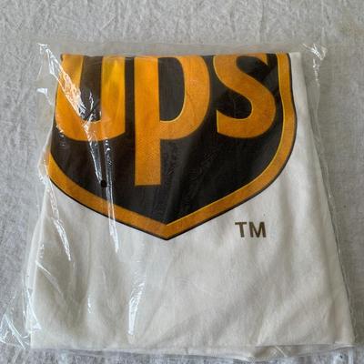 UPS mens Large tee shirt