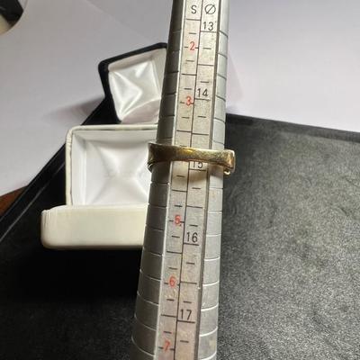 Beautiful Vintage 14K Gold snd .93 CT.TW Diamond Ring