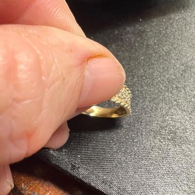 Beautiful 14 K and Diamond Ring