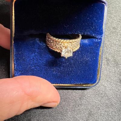 Beautiful 14 K and Diamond Ring