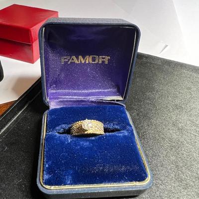 Beautiful 14 K and Diamond Ring