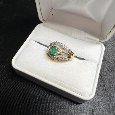 14K Gold ring with baguettes and green stone