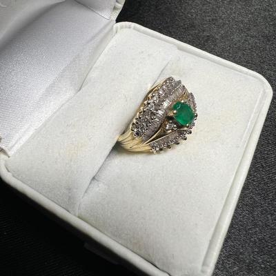 14K Gold ring with baguettes and green stone