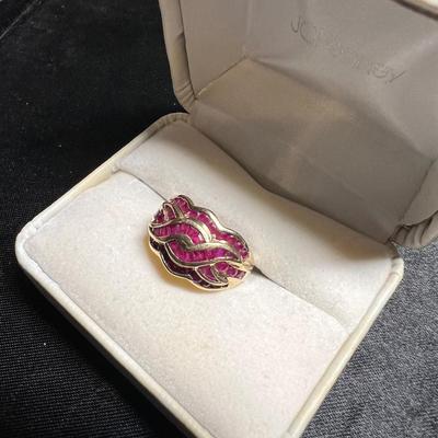 Beautiful 10 K Gold Ring with Ruby Stones