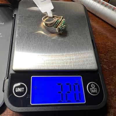 Beautiful 10 K Gold ring with baguettes and stones