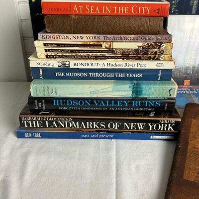 U1036 Large Lot of New York Books & Flag