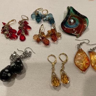 6 pairs of earrings and pendant